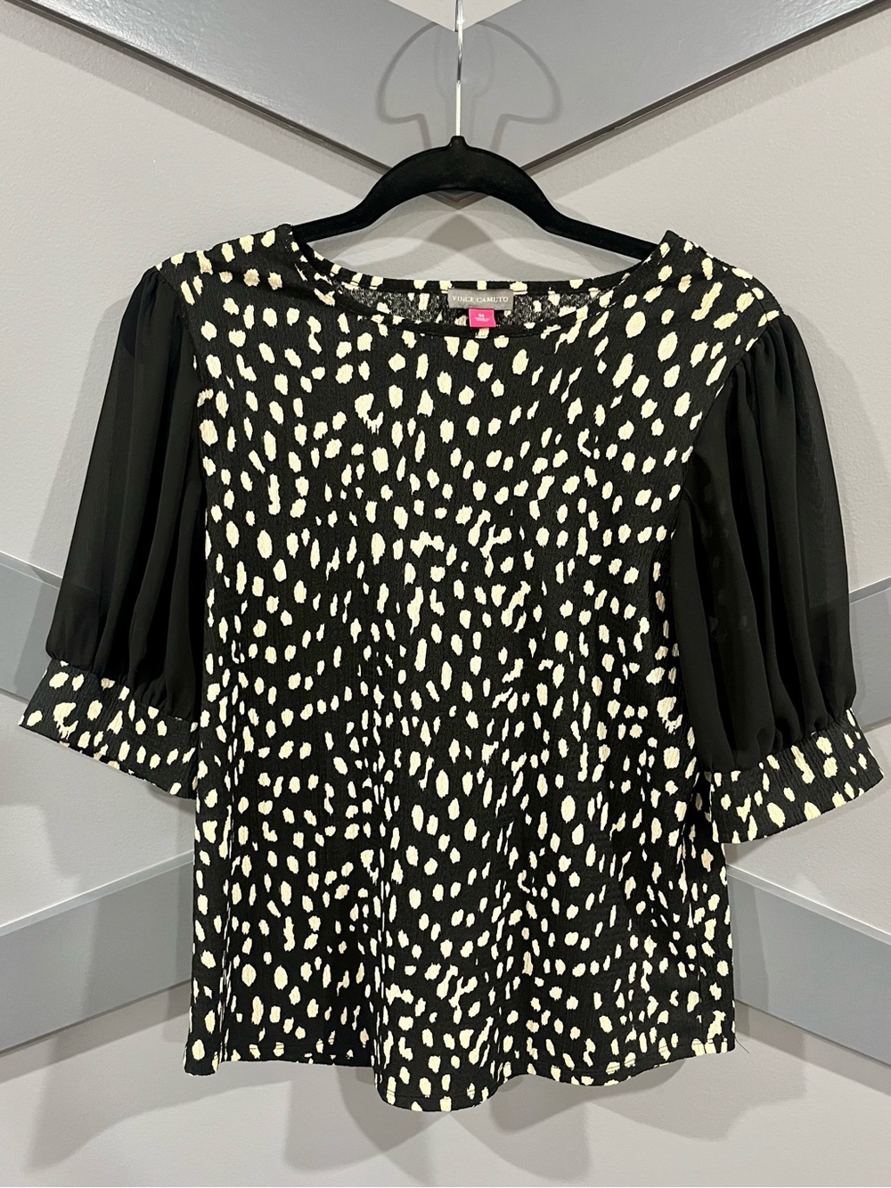Vince Camuto Black and White Printed Puff Sleeve Blouse